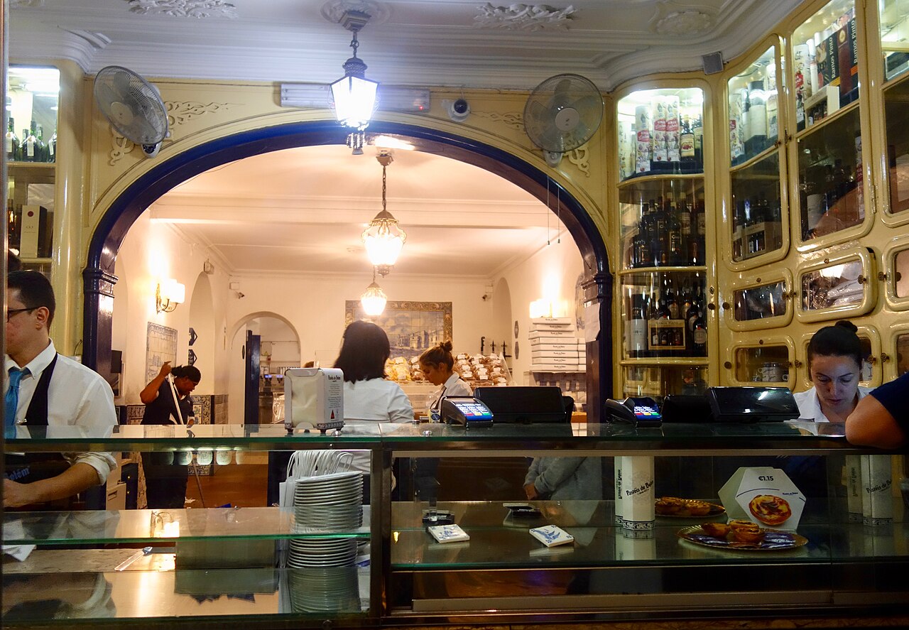 Registro da área de atendimento para levar dos Pastéis de Belém.
