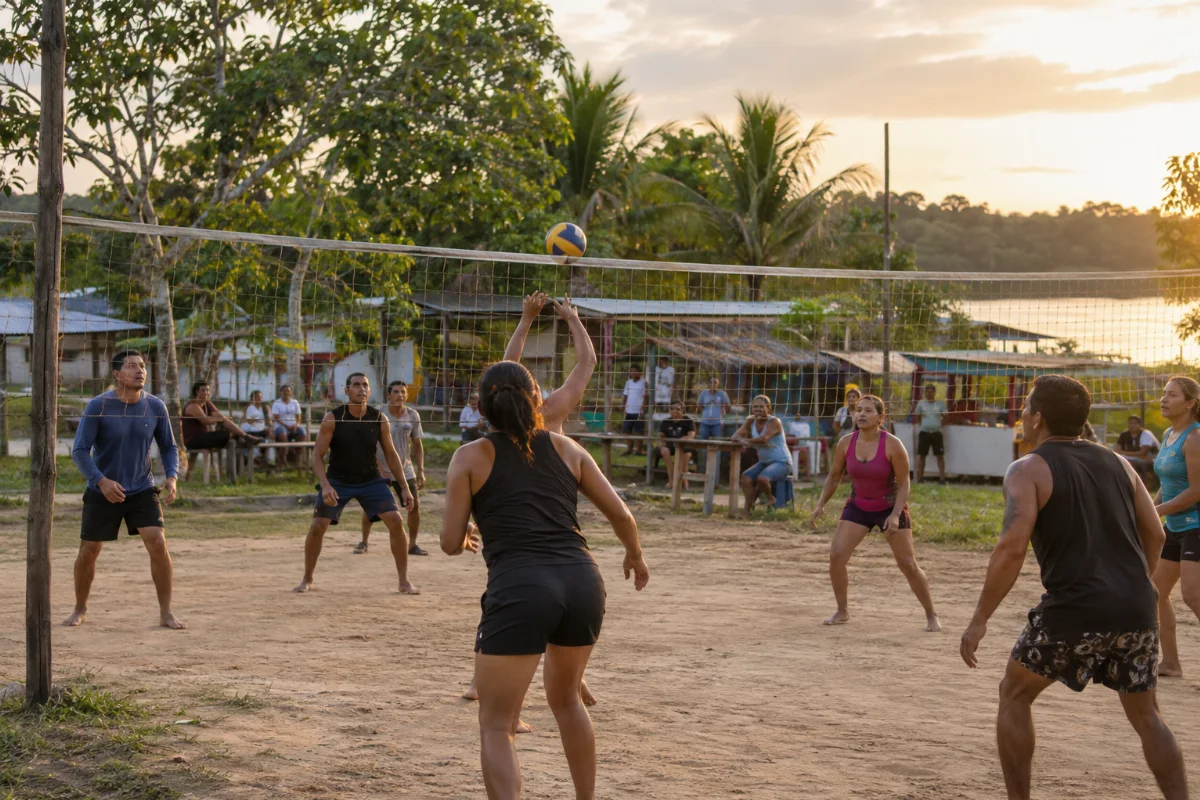 Ilustração por IA: Ilustração fotorrealista em paisagem 3:2 com adultos jogando vôlei em uma quadra de areia, espectadores e vegetação tropical sob luz natural de fim de tarde. A cena imaginada representa lazer comunitário inspirado no festival, sem retratar um local exato ou uma edição específica.